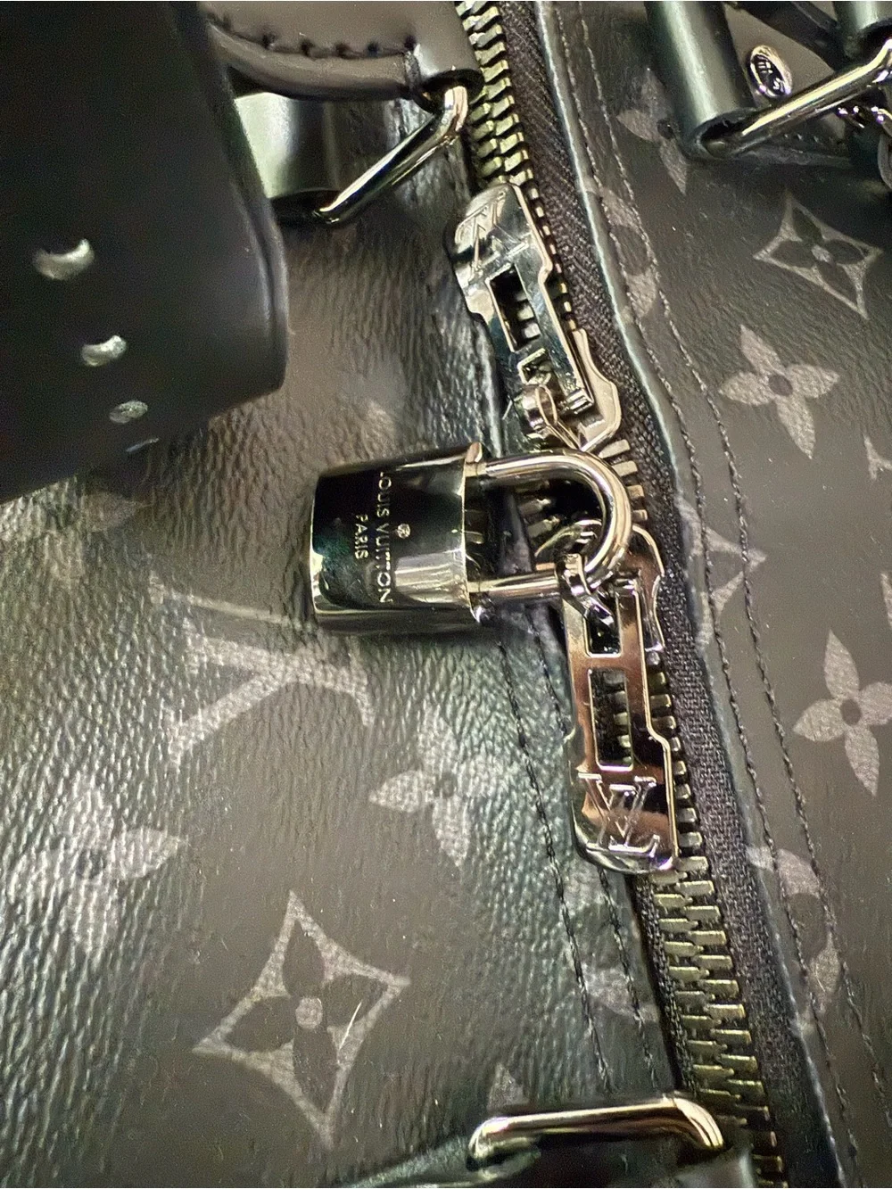 Louis Vuitton KEEPALL BANDOULIÈRE 55 MONOGRAM ECLIPSE REVERSE